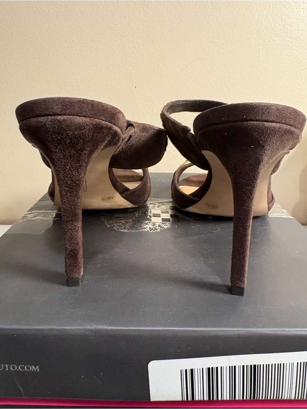 NWT Vince Camuto Cambra Brownie Suede Gold Hardware Heels Sandals 8M with Box - Picture 12 of 12